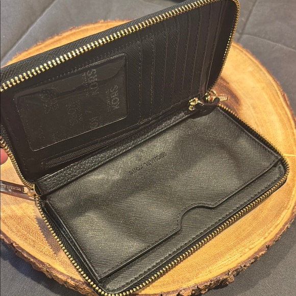 MICHAEL Michael Kors Black • EUC (Excellent Used Condition) Trendy - Picture 6 of 8